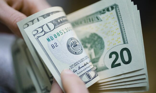 Долар обвалився: Нацбанк завдав удару по курсу валют