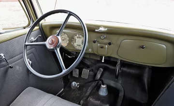 Аскетический салон советского авто
