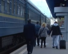 Украинцы массово сдают билеты из-за коронавируса. Фото: скриншот YouTube