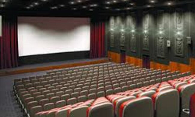 Киев открыл кинотеатры: насколько безопасно там появляться