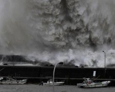 Люди не знают, как спастись: на Японию обрушился мощнейший тайфун (фото, видео)