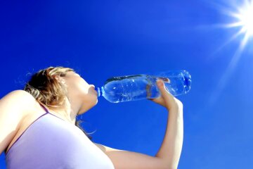 Сколько нужно пить воды в день. Фото: скриншот YouTube