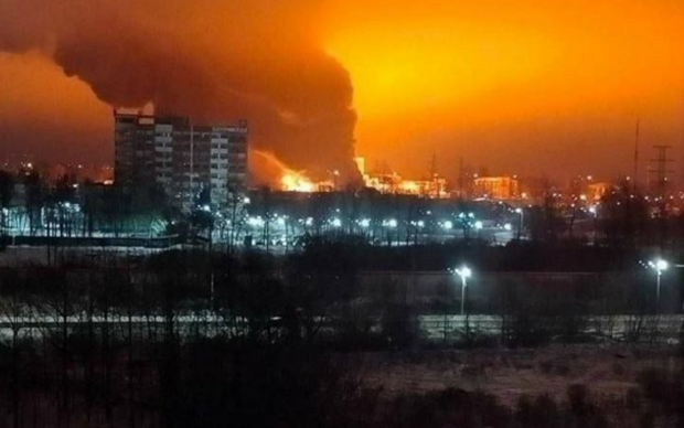 Удар у відповідь по рф: дрони рознесли стратегічний завод - відео