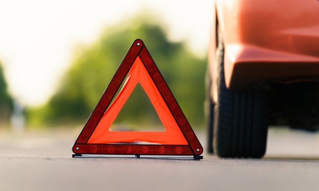 В Луцке пьяный прокурор с полным салоном девушек в авто протаранил отбойник