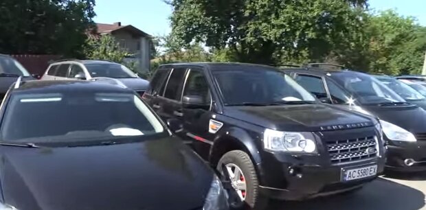 Авто на еврономерах. Фото: скриншот YouTube-видео