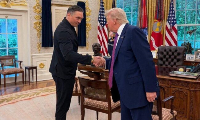 Український боксер Олександр Усик зустрівся з президентом США Дональдом Трампом у Білому домі