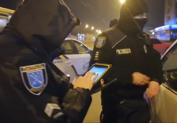 Полицейские. Фото: скриншот YouTube-видео