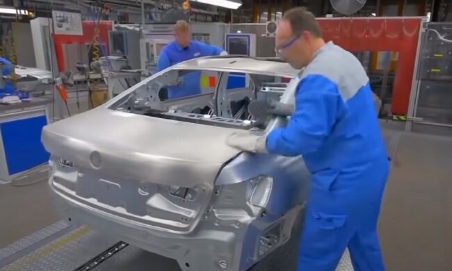 Производство авто. Фото: YouTube, скрин