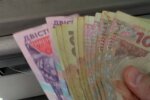Украинец получил десятки тысяч по ошибке банка. Фото: YouTube, скрин