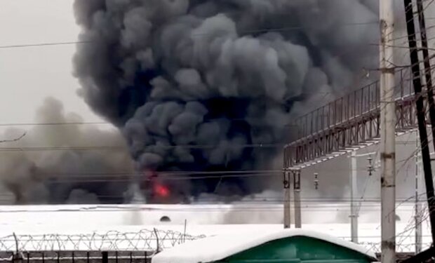 Вогняна бавовна в пітере: на стратегічному заводі "Зірка" палає
