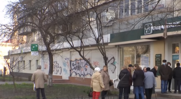 Ощадбанк отменил на период карантина популярную услугу. Фото: скриншот YouTube
