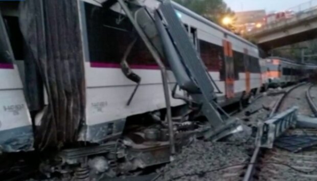 Трагедия на железной дороге: поезд с пассажирами сошел с рельс