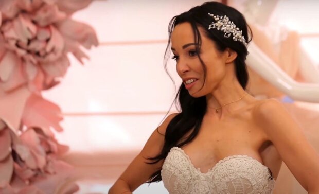 Це справжнє диво: Катерина Кухар знову у весільній сукні та фаті – реакція чоловіка
