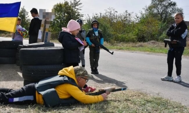 Батьків уже попередили про військову підготовку школярів: що потрібно знати