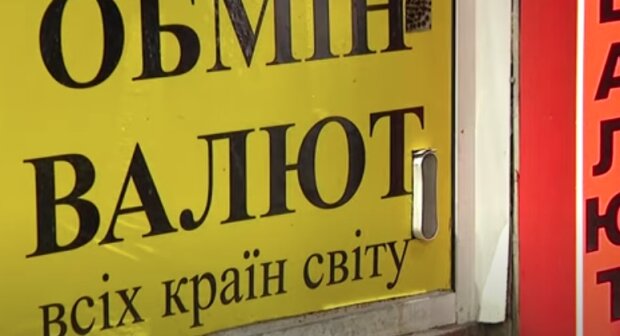 Обменники трясет: украинцы кинулись скупать валюту, что происходит
