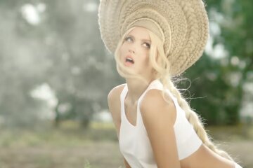 Оля Полякова. Фото: скриншот YouTube