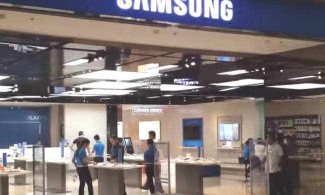 Samsung запатентовала необычный смартфон, фото: скриншот с YouTube