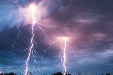 Россиянина ударила молния прямо в голову. Но его спас крестик. Появилось фото