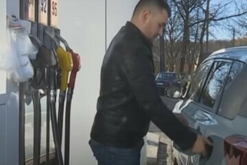 Пересаживаемся на телеги и велосипеды: топливо на украинских АЗС взлетело в цене – озвучены цифры