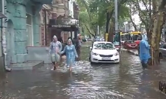 Дощ. Фото: скріншот YouTube-відео