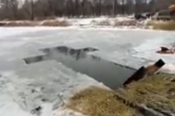 Крещение, фото: Скриншот YouTube