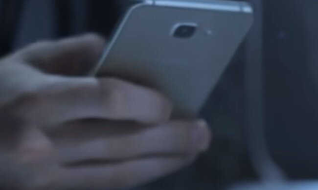Смартфон. Фото: скриншот YouTube-видео