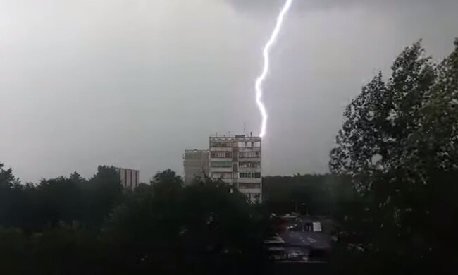 Молния. Фото: скриншот YouTube-видео