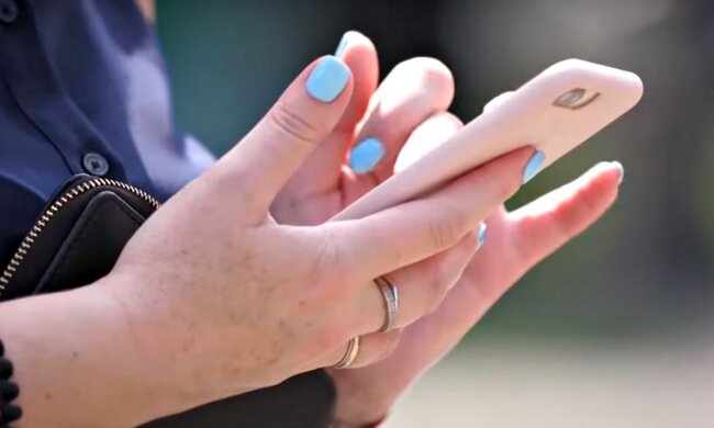 Смартфон. Фото: скриншот Youtube-видео