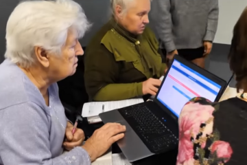 Пенсию из Ощада и Привата нужно перевести на Укрпочту - инструкция от ПФУ. Фото: Telegram