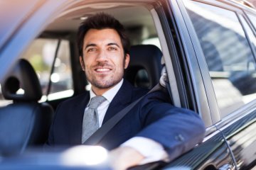 Мужчина за рулем автомобиля, фото: pinterest.com