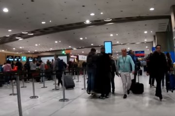 Туристы разочарованы: коронавирус "закрыл" самый популярный в мире художественный музей