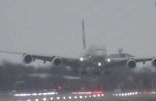 посадка самолета, скриншот instagram.com/speedbirdtv/