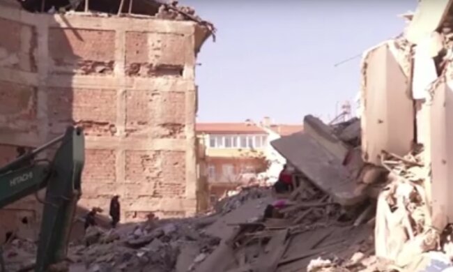 В Турции произошло сильное землетрясение. Фото: скриншот  YouTube-видео