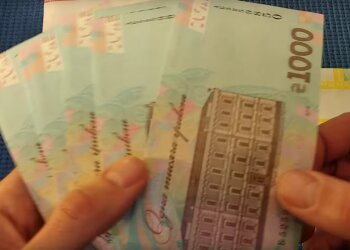 Нові виплати по 10 800 грн - хто та як може отримати. Фото: скріншот YouTube-відео