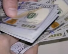 Доллары, скриншот из YouTube