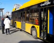 В Киеве новые правила проезда в общественном транспорте. Фото: скрин youtube