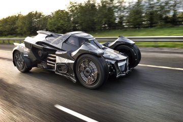 Необычная авария во Франции: "Бэтмобиль" за 1,25 млн евро превратился в груду металла. Фото