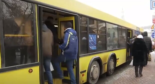 Комунальний транспорт у Києві. Фото: скріншот YouTube-відео