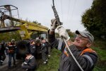 Ремонт електромереж. Фото: скрін відео