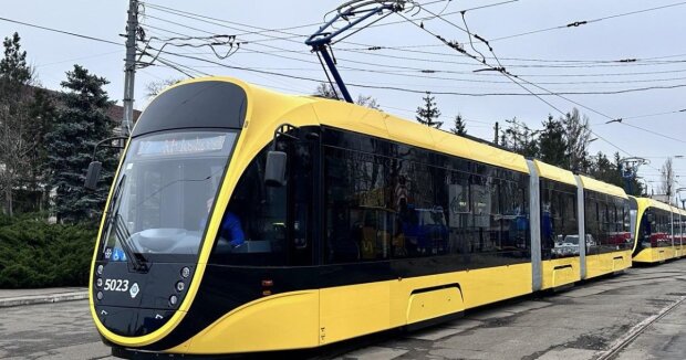 київський автобус на вулиці міста
