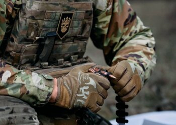 Контрактна військова служба, оновлення контрактів, зарплата. Фото: ілюстративне