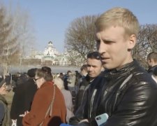 Российский провокатор назвал верующих «бесноватыми». Удар в челюсть — он на полу. Видео