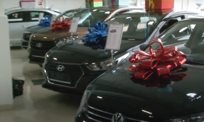 В Украине упростят правила регистрации автомобиля. Фото: скриншот YouTube