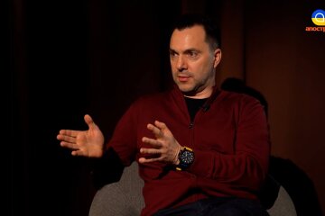 "Ми перебуваємо в стратегічному безвиході і ситуація навряд чи вирішиться": Арестович попередив українців