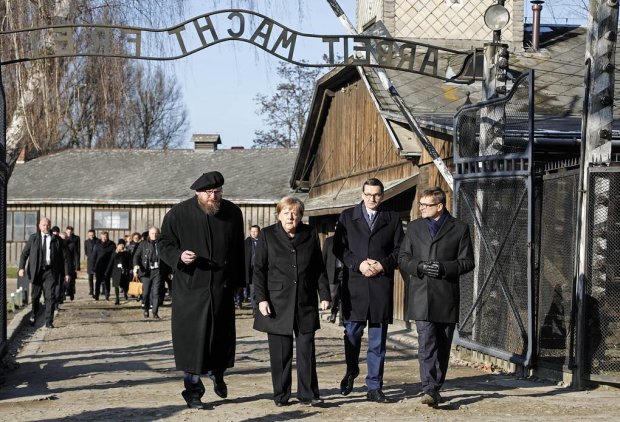 Меркель впервые в жизни посетила Освенцим