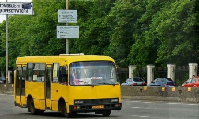 Киев восстал против маршруток: душно, грязно, о дистанции нет и речи