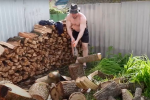 В ПФУ рассказали, как оформить 20 тысяч на дрова и уголь. Фото: YouTube