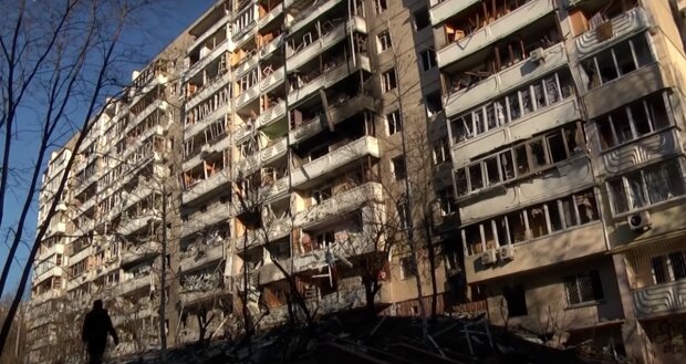 Дом после обстрела россиян. Фото: YouTube, скрин