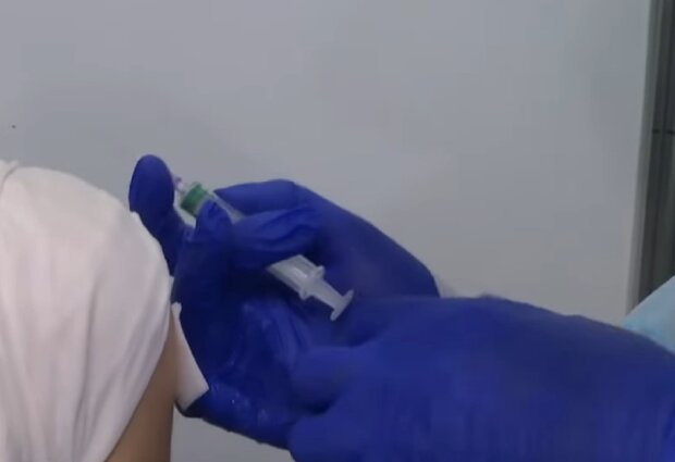 Вакцинація. Фото: скриншот Youtube