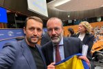 Флаг Украины как символ победы добра над злом: Валерий Дубиль передал флаг Президенту Европейской народной партии Манфреду Веберу